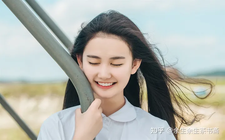 不装了，我爹是大夏首富李英杰！老子有的是钱，一辈子都花不完的钱！（《大秦:不装了,我爹是秦始皇》）