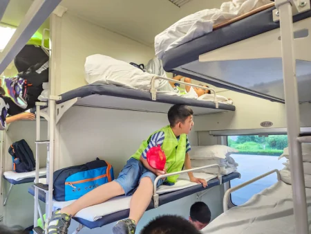 国铁济南局暑期首趟研学旅游专列开启-中国铁路公司济南局招聘