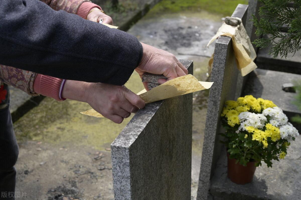 坟前停车，豪车自燃（坟前有车道好不好呀）