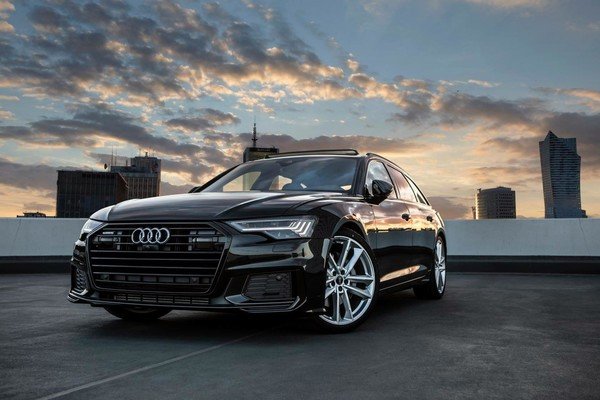 村民上坟致停墓地旁的奥迪被烧成空壳 网友：这祭品壕（奥迪司机被烧）