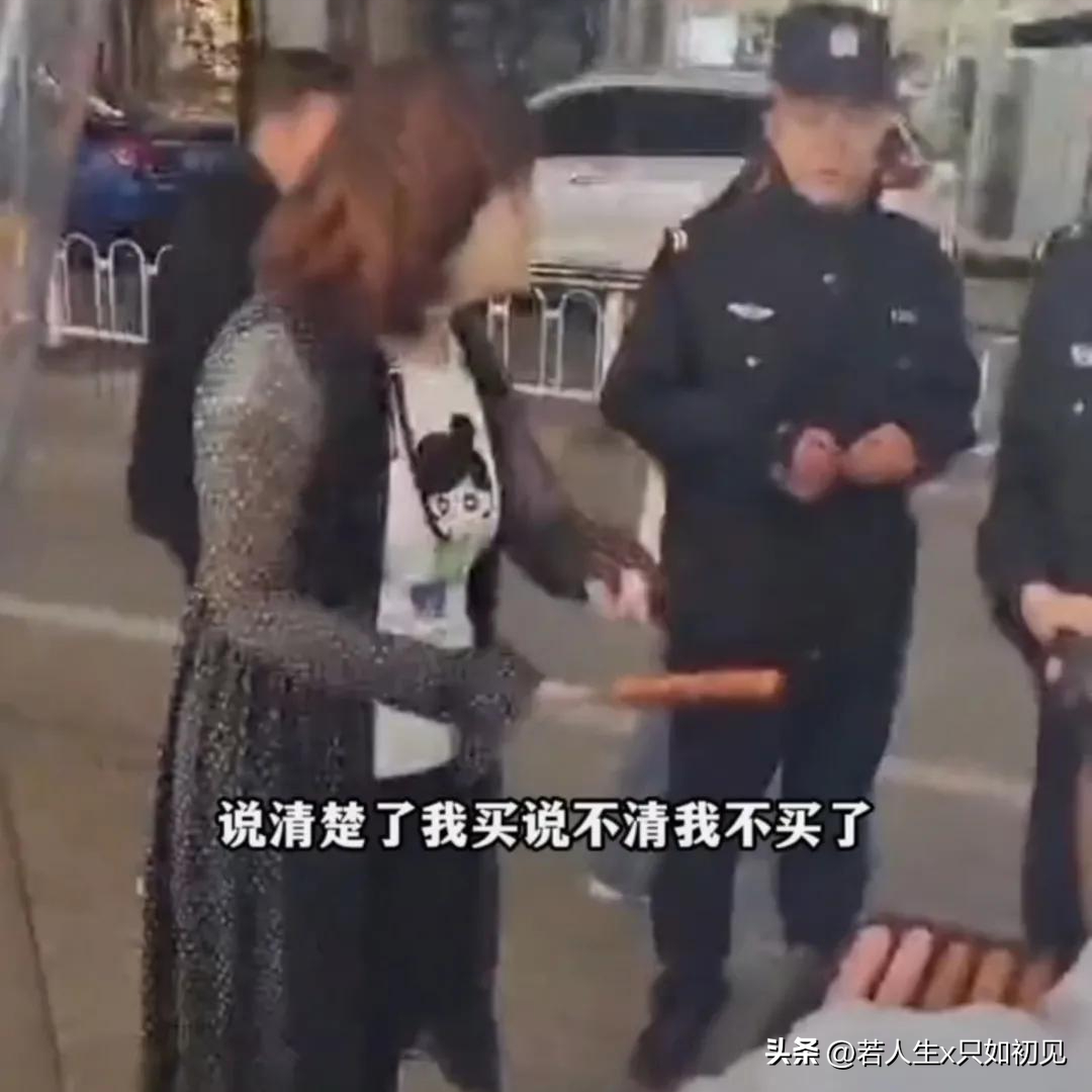 烤肠一根3元两根5元，女子要2.5元买一根，商贩不肯女子告他诈骗（2元一根的烤肠,究竟是什么肉?看完真相绝对吓你一跳!）