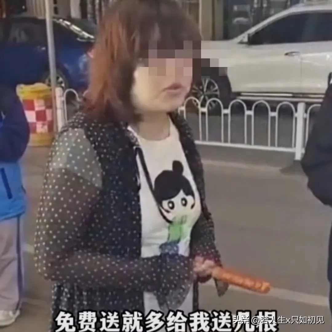 烤肠一根3元两根5元，女子要2.5元买一根，商贩不肯女子告他诈骗（2元一根的烤肠,究竟是什么肉?看完真相绝对吓你一跳!）