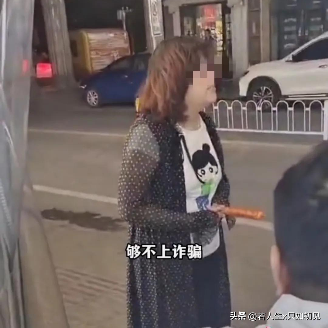 烤肠一根3元两根5元，女子要2.5元买一根，商贩不肯女子告他诈骗（2元一根的烤肠,究竟是什么肉?看完真相绝对吓你一跳!）