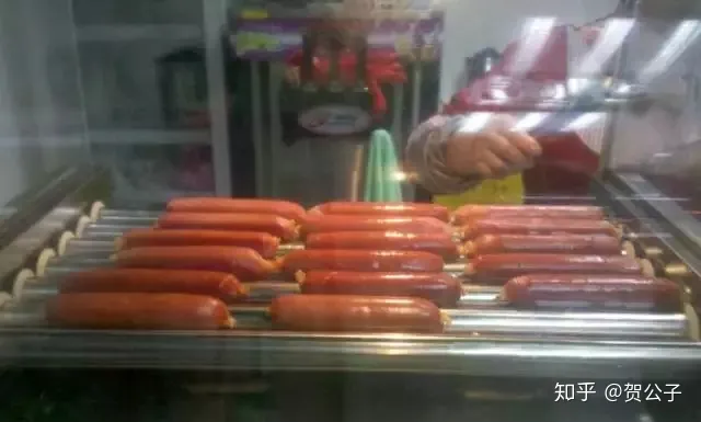 路边两元一根的烤肠里面到底是什么肉？（路边卖的烤肠到底有多脏）