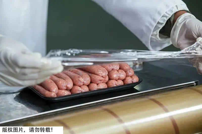 曝光！街边2块钱一根的烤肠，到底能不能吃？（2元一根的烤肠是用什么做的）