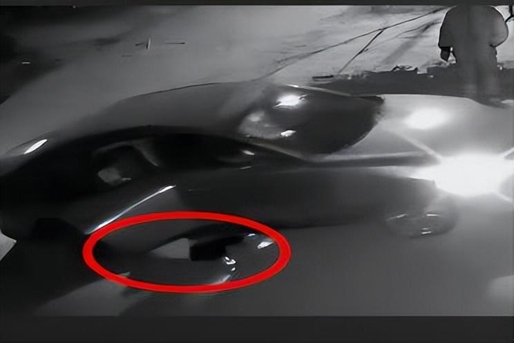 陕西渭南一女子忘关车门，4岁娃跑下车遭碾压（2015陕西渭南情杀）