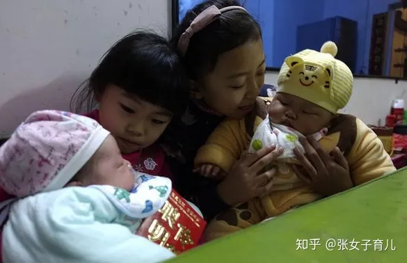 汽车碾压小孩事件：倒霉的司机，可怜的孩子，孩子他妈是亲生的么（汽车碾压小孩事故视频）