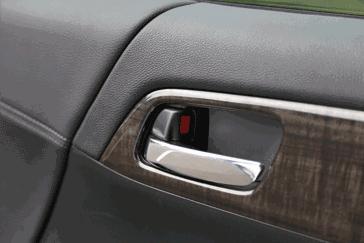 痛心！4岁女童在车内不幸身亡，“凶手”又是它……（小女孩闷死在车里）