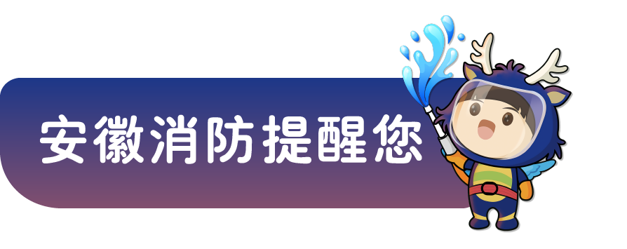揪心！女子拍照打卡，却不幸被卷入海中（拍照打卡的打卡什么意思）