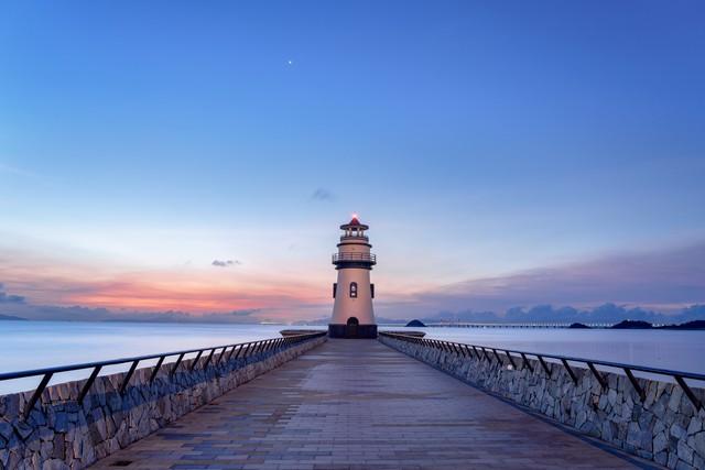 女子只为拍照卷入海中不幸身亡，网红打卡地再夺生命（女子只为了20万）