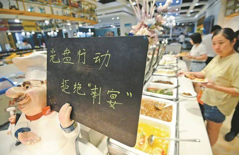 偷偷打包补交4万多，自助餐不能“吃不了兜着走”-自助餐偷偷打包违法规定
