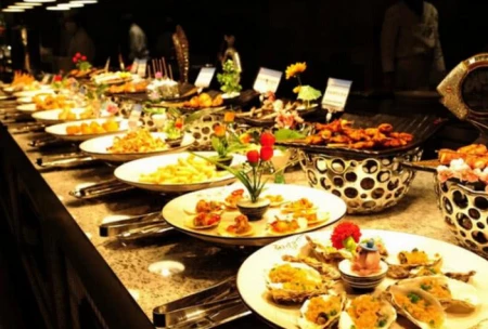 吃自助餐，4种“隐形贵菜”常被放在角落，看到不拿，老板偷着乐-自助餐里的隐形贵菜