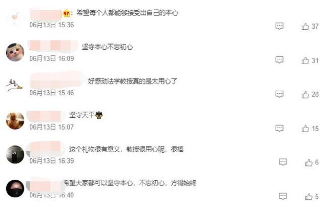 高校毕业典礼名场面：边吃席边毕业，“卧龙凤雏”爆火！（幼儿园毕业典礼食物图片）