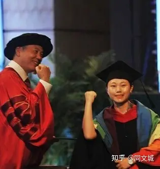 在毕业典礼上“出柜”（在毕业典礼那天英语）