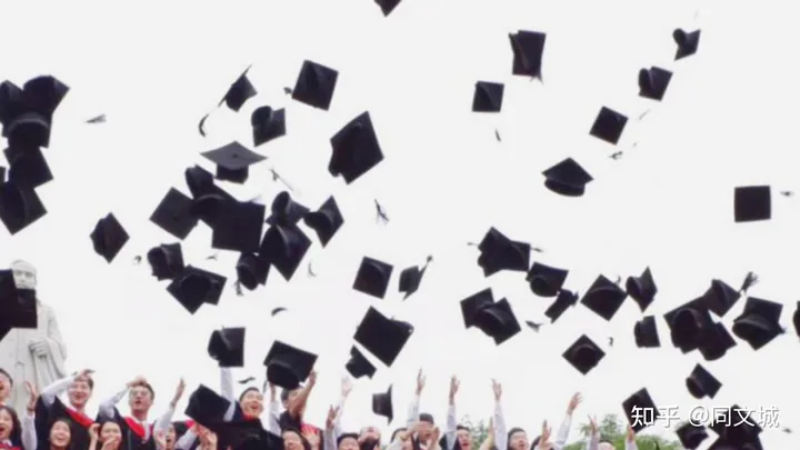 在毕业典礼上“出柜”（在毕业典礼那天英语）