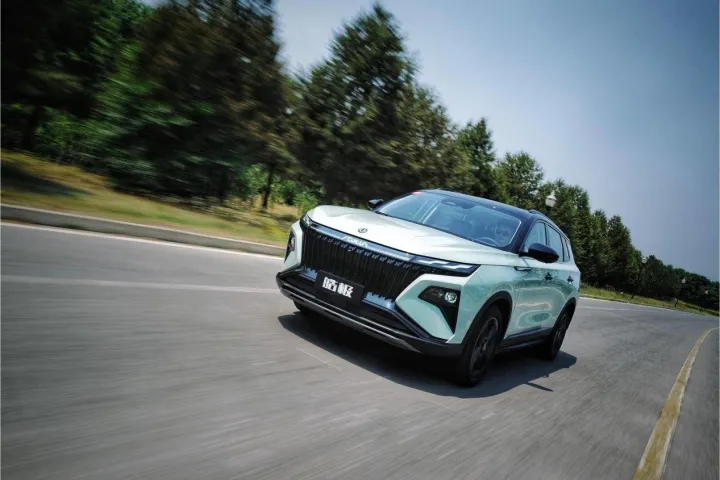 试驾官 | 评测东风风神皓极，真有实力还是徒有其表？-东风风神炫酷多少钱