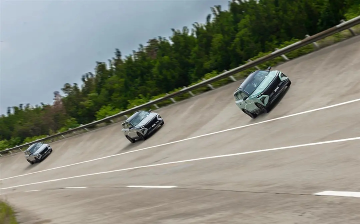 试驾官 | 评测东风风神皓极，真有实力还是徒有其表？-东风风神炫酷多少钱