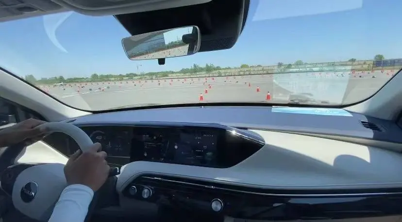 试驾官 | 评测东风风神皓极，真有实力还是徒有其表？-东风风神炫酷多少钱