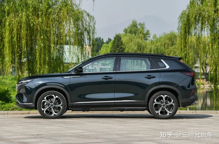 看颜值测空间，拼配置比动力，不到14万的风神皓极，值不值得买？-风神 suv