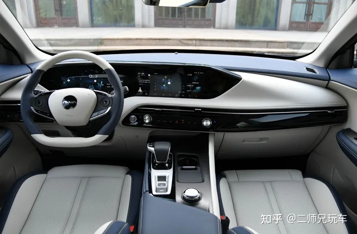 看颜值测空间，拼配置比动力，不到14万的风神皓极，值不值得买？-风神 suv