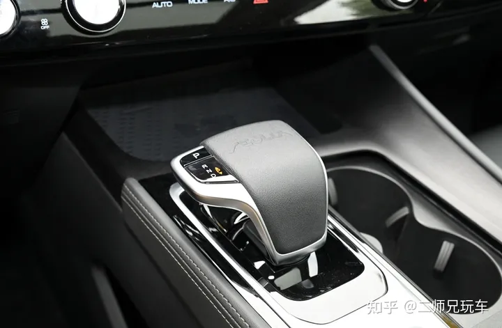 看颜值测空间，拼配置比动力，不到14万的风神皓极，值不值得买？-风神 suv