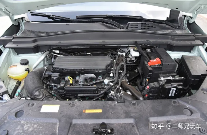 看颜值测空间，拼配置比动力，不到14万的风神皓极，值不值得买？-风神 suv