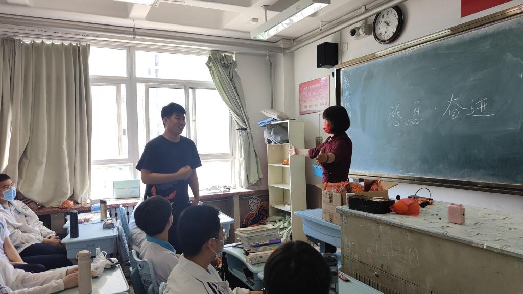 一声“妈”，胜万金！最后一课，青岛一中这群高三生别样谢师恩-青岛一中学校图片高清