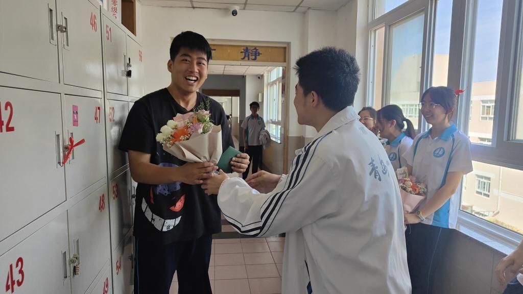 一声“妈”，胜万金！最后一课，青岛一中这群高三生别样谢师恩-青岛一中学校图片高清