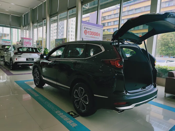 本田新CR-V到店实拍：外形小幅调整-全新本田CRV2023款试驾视频