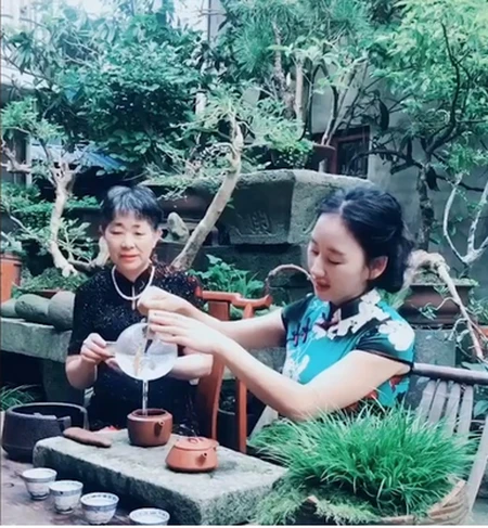 离异妇女乡愁沈丹，三年逆袭成千万网红，只花了三年逆袭成功！（网红乡愁沈丹视频播放在线观看）