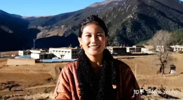 又一个被央视点名的网红？拍个土味视频就带全村脱贫致富，还被夸美若西施（央视走村直播看脱贫主持人）