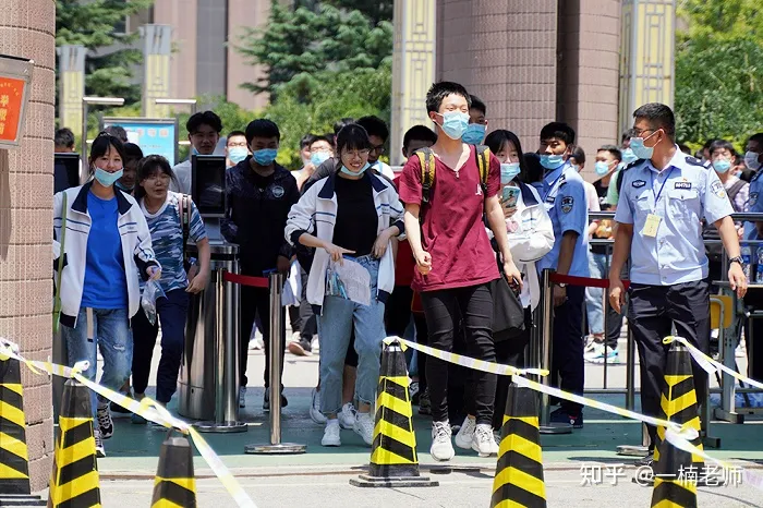 为上清华他复读13年14次高考，被上海交大录取却未报到，本人回应-放弃清华去上海交大的人是谁