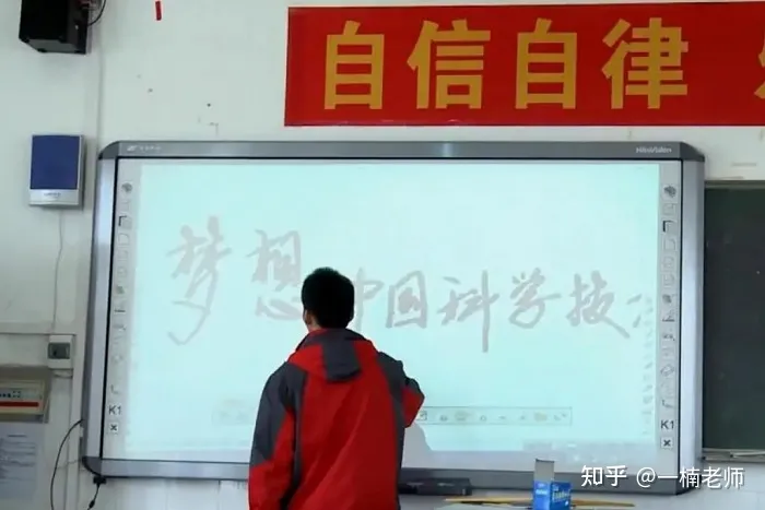 为上清华他复读13年14次高考，被上海交大录取却未报到，本人回应-放弃清华去上海交大的人是谁