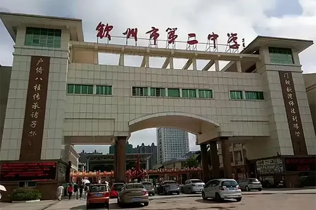 34岁备战高考，复读12年只为上清华，人生真的没有回头路吗？-男子复读13年33岁再进考场 今年他如愿了吗?