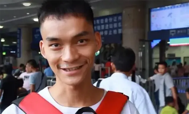 34岁备战高考，复读12年只为上清华，人生真的没有回头路吗？-男子复读13年33岁再进考场 今年他如愿了吗?