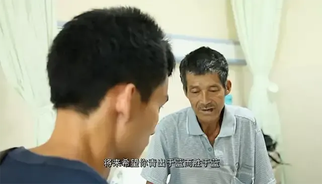 34岁备战高考，复读12年只为上清华，人生真的没有回头路吗？-男子复读13年33岁再进考场 今年他如愿了吗?