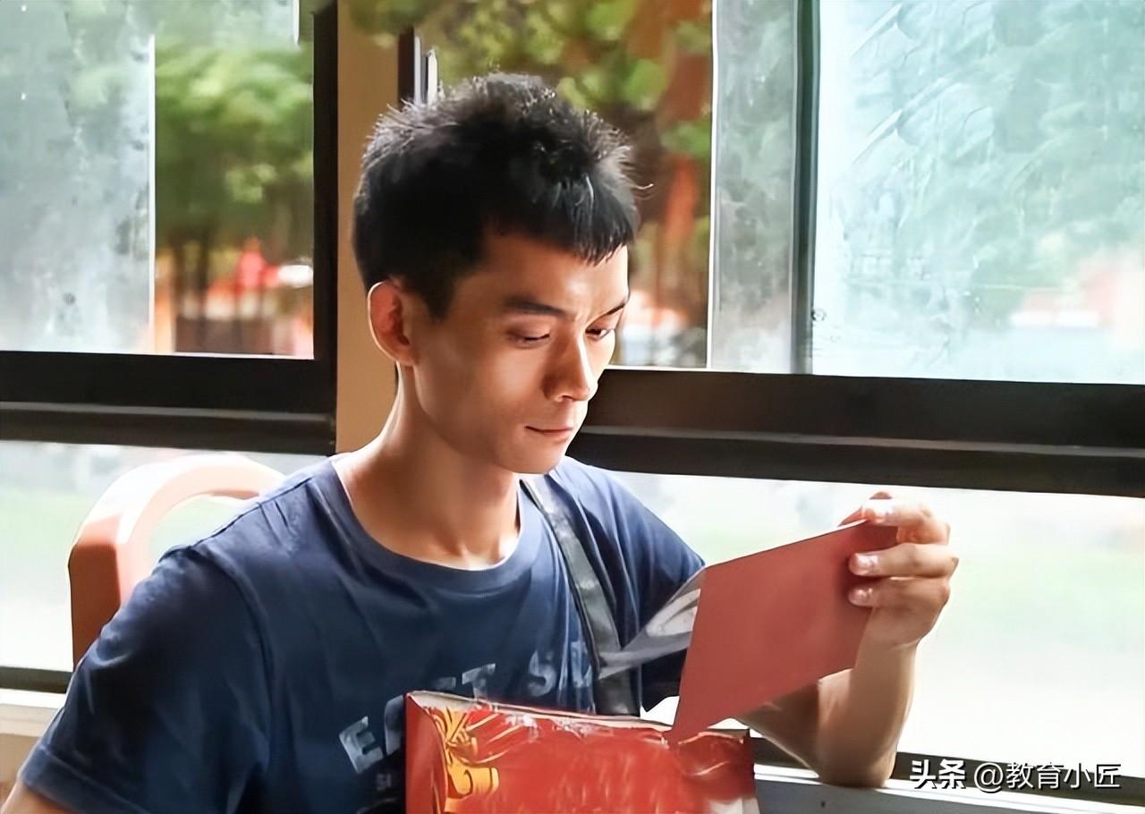 “高考钉子户”唐尚珺自曝高考成绩594分，已复读14年，耗不起了-高考狂人唐尚珺2021年高考成绩