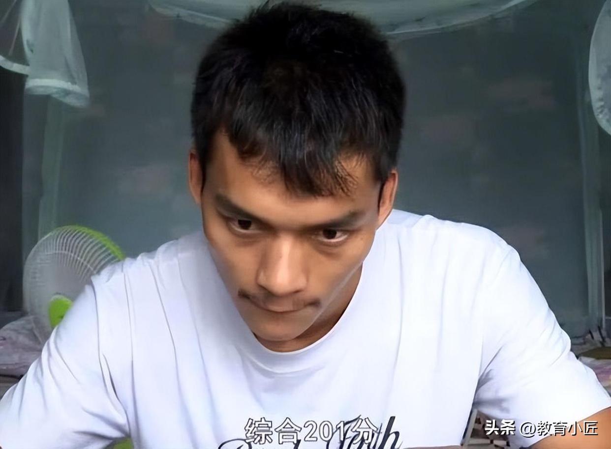 “高考钉子户”唐尚珺自曝高考成绩594分，已复读14年，耗不起了-高考狂人唐尚珺2021年高考成绩