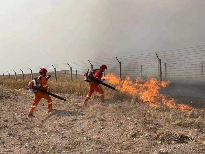 中蒙、中俄边境突发入境草原火灾 最新：明火已被扑灭-中俄蒙三国交界处界碑