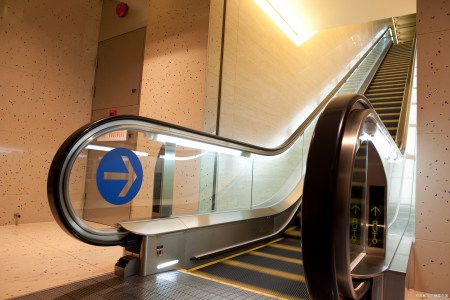 电梯磁悬浮技术取代了传统的轮轴式传动结构-磁悬浮电梯视频