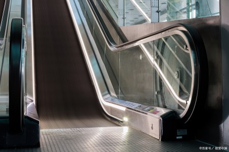 电梯磁悬浮技术取代了传统的轮轴式传动结构-磁悬浮电梯视频