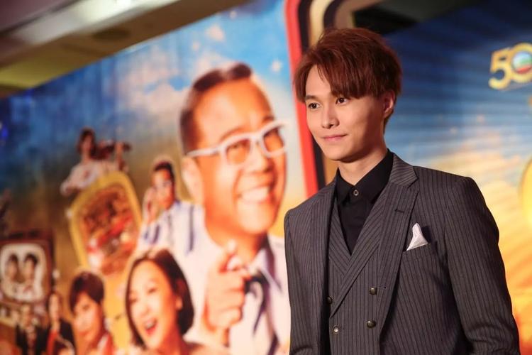 王浩信30秒被扇21个耳光，挺“享受”，岳云鹏：回内地拍戏是对的-王浩信国语采访