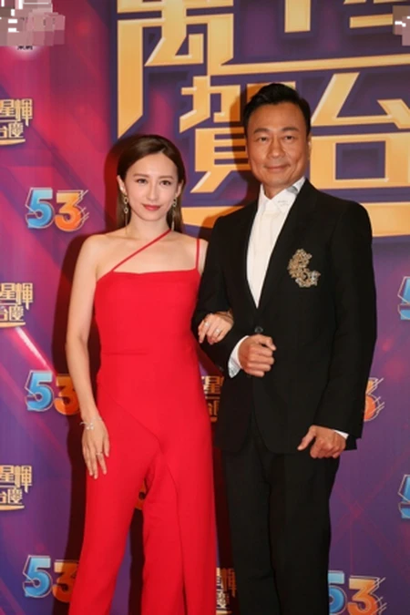 TVB台庆晚会，众花旦盛装出席，杨千嬅唱完就走太大牌-tvb台庆颁奖2020