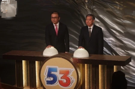 TVB台庆晚会，众花旦盛装出席，杨千嬅唱完就走太大牌-tvb台庆颁奖2020