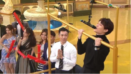 TVB台庆晚会，众花旦盛装出席，杨千嬅唱完就走太大牌-tvb台庆颁奖2020