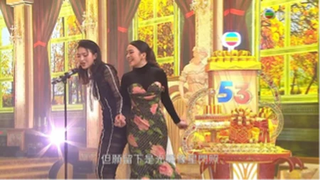 TVB台庆晚会，众花旦盛装出席，杨千嬅唱完就走太大牌-tvb台庆颁奖2020