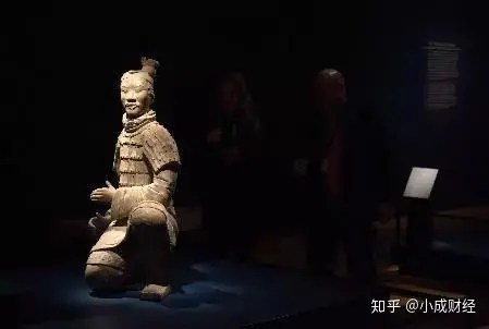 折断兵马俑手指美国男子辩护人：他只是个喝醉的孩子（美国男子掰断兵马俑手指带来的影响）