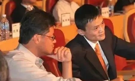 腾讯又遭抛售！大股东再次减持，近600亿股份被移仓；乔布斯女儿吐槽iPhone14无新意；B站二季度财报净亏20亿｜雷峰早报（腾讯大股东宣布减持）