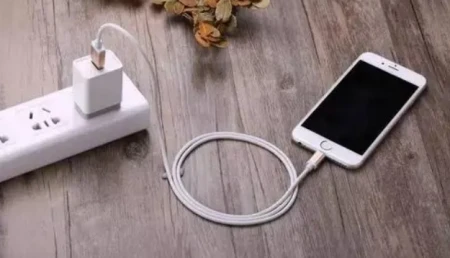 苹果手机充电慢怎么解决（手机超级快充变成慢充了怎么办）