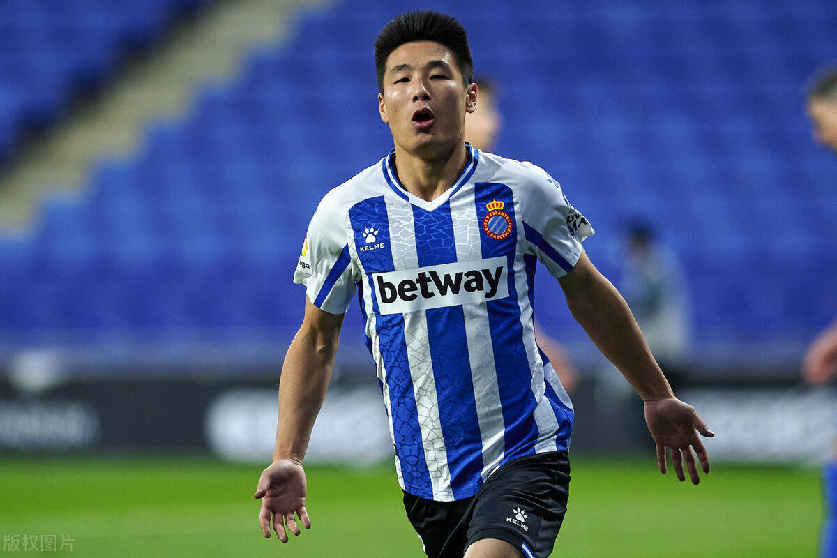 意外！多家国内媒体呼吁武磊回上港，只因他在西乙已彻底无球可踢（武磊重回上港）